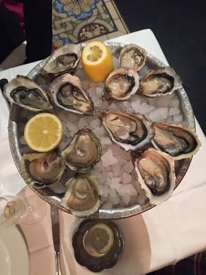 oysters_at_le_ballon_des_ternes_in_Paris